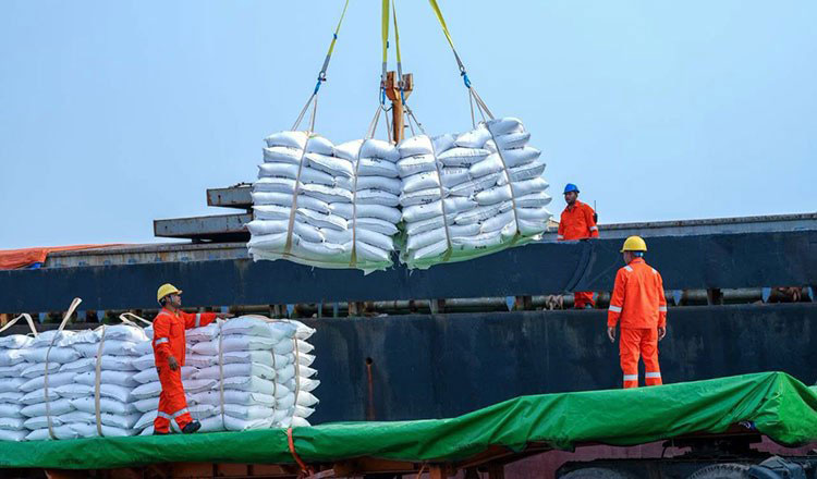 /2026/10/cambodia-surpasses-long-awaited-ambitious-one-million-tonne-rice-export-goal-52000-645625.htm